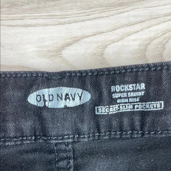 Old Navy Rockstar Super Skinny Jeans - Picture 4 of 6